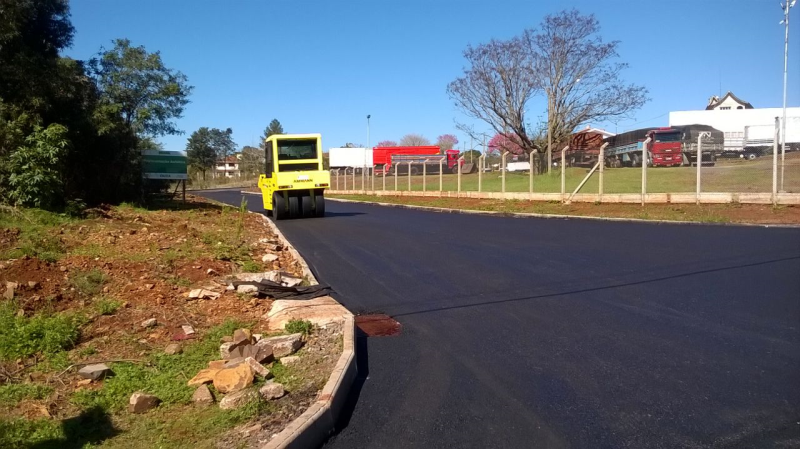 Secretaria de Obras intensifica execução de serviços na zona urbana